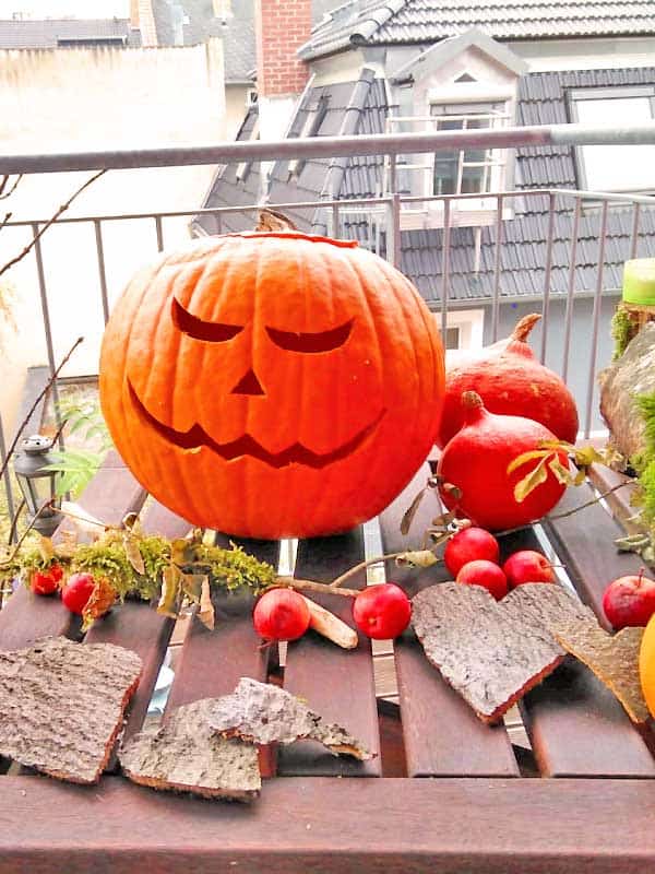 Halloween Kürbis mit Herbstdeko
