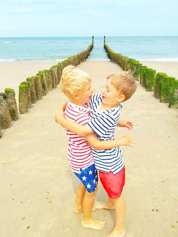Glückliche Kinder am Strand